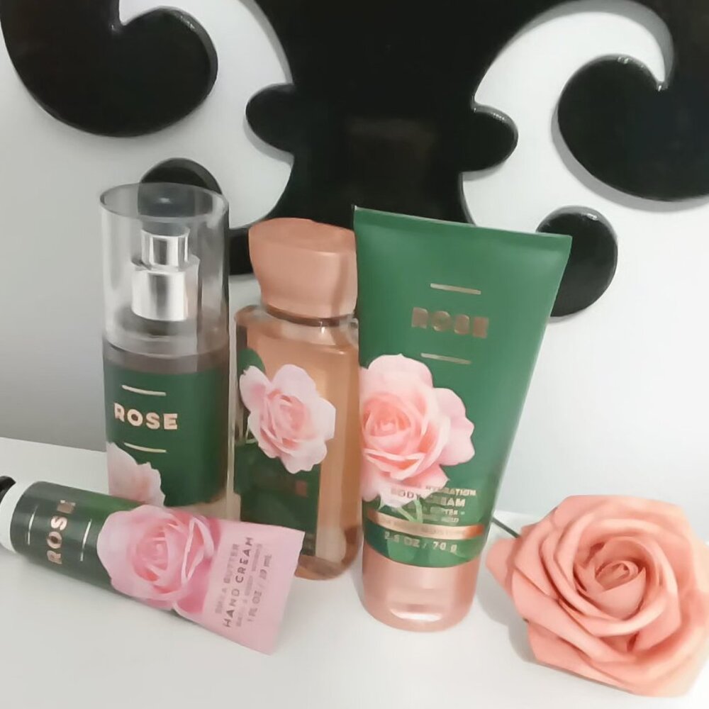Bath and body works Rose Travel set - Picture 1 of 2